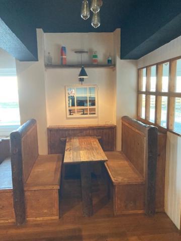 Ocean View Bar & Rooms Laide Bagian luar foto
