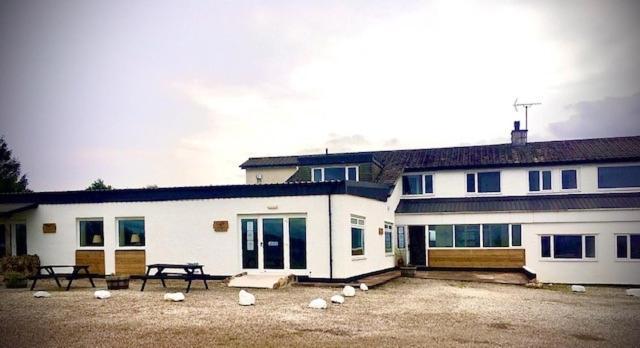 Ocean View Bar & Rooms Laide Bagian luar foto